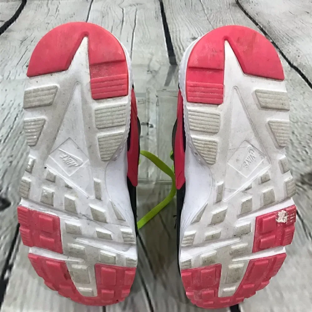 NIKE HUARACHES black & pink rubber accents sneakers 7Y Euc